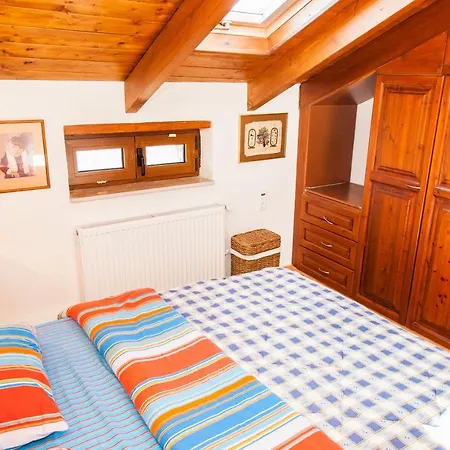 Hilltop Restful Maisonette In Downtown! Apartmán *
