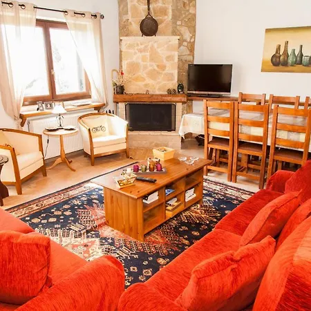 Hilltop Restful Maisonette In Downtown! Apartmán *