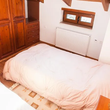 Hilltop Restful Maisonette In Downtown!